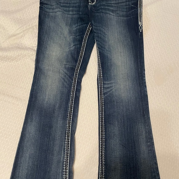Woman’s Bundle Jeans - Picture 4 of 15